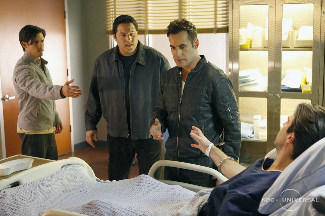 Greg Grunberg, Zachary Quinto, Adrian Pasdar et Milo Ventimiglia dans Heroes
