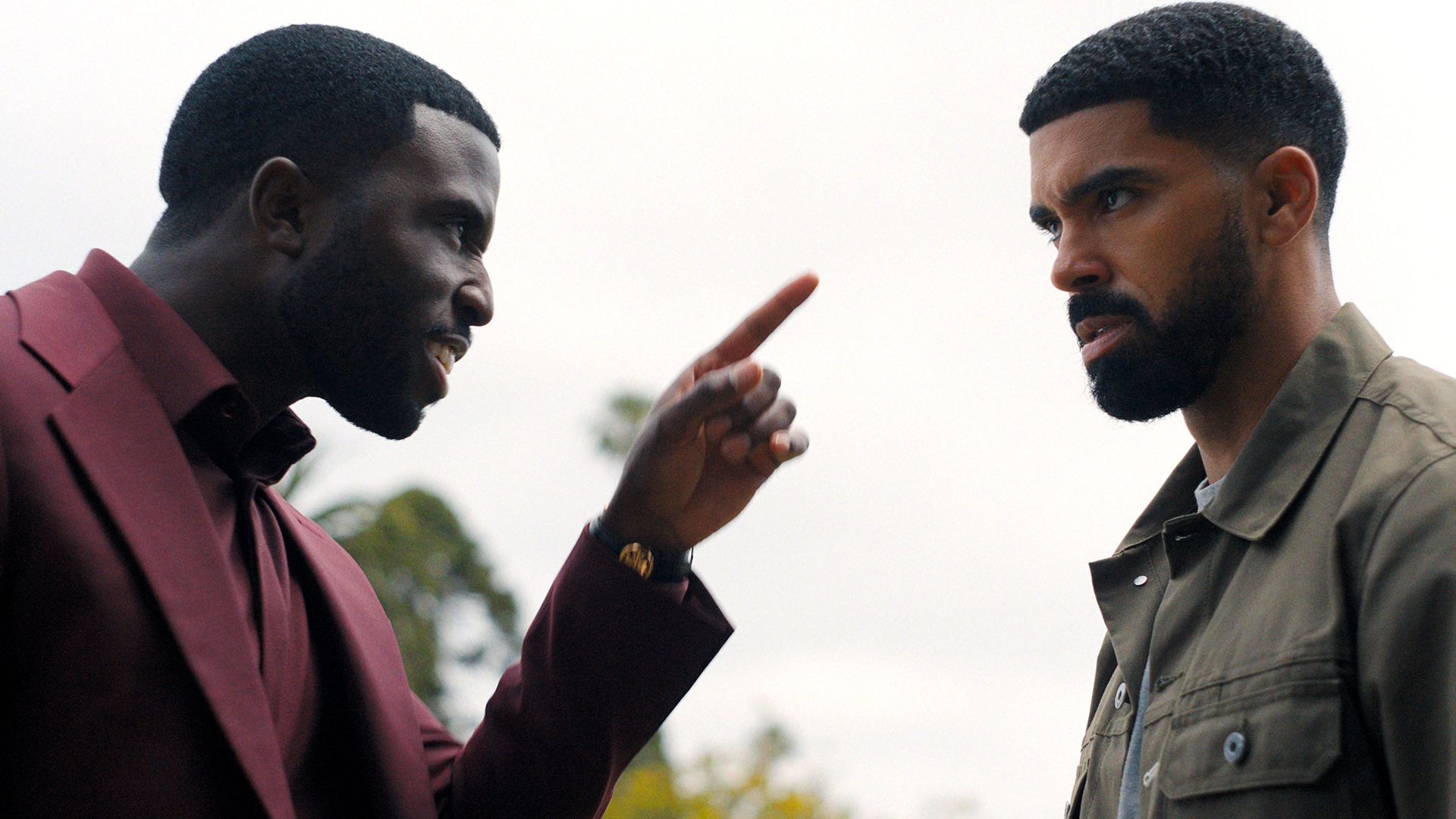 Y'lan Noel et Matthew Law dans la série Nemesis sur Netflix